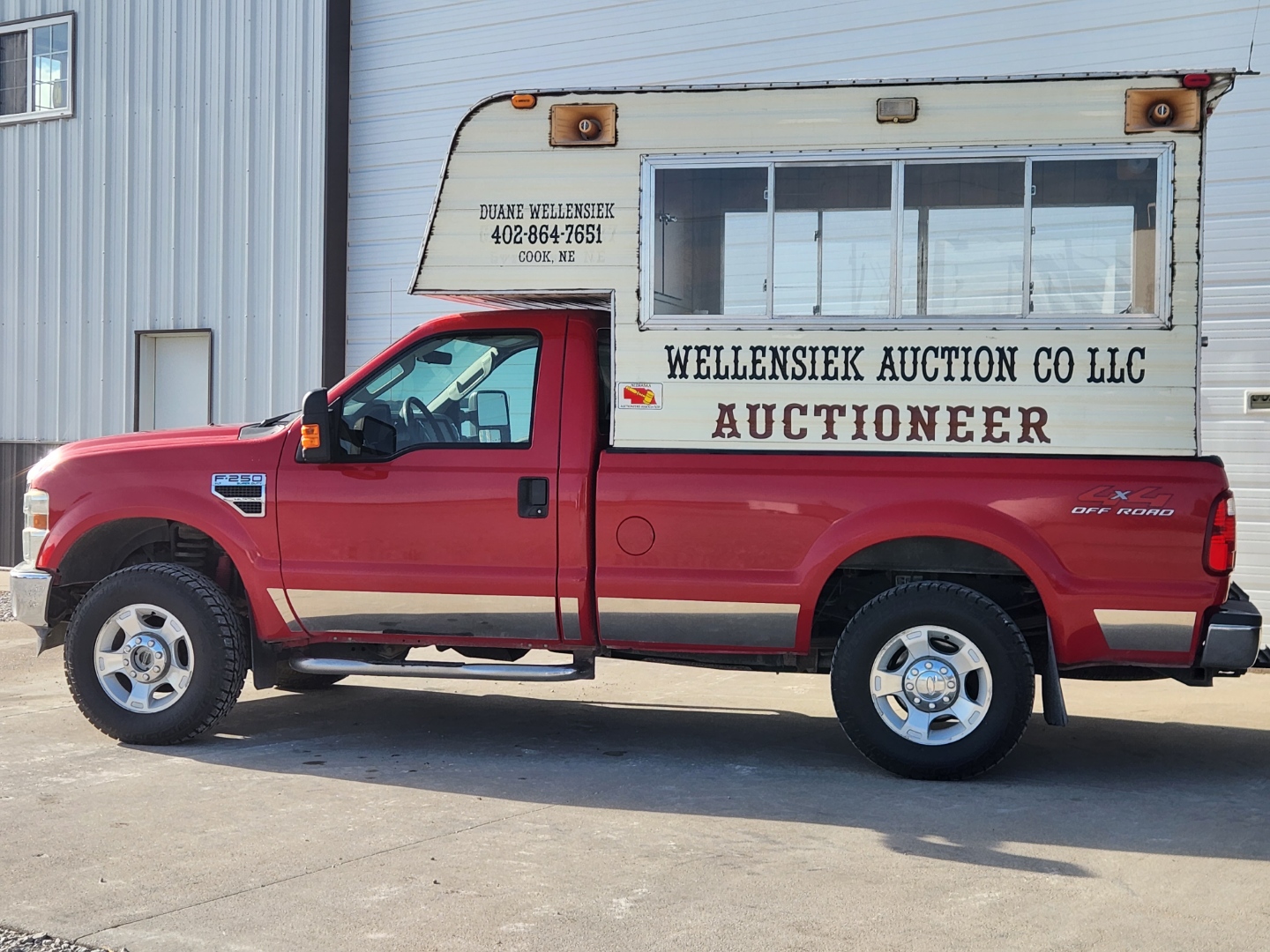 Pickup truck with topper